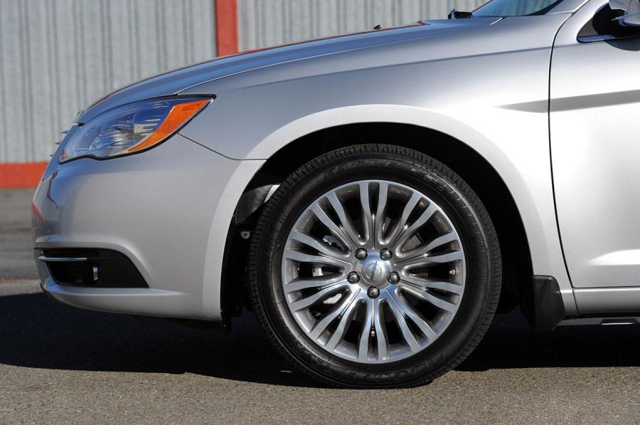  Chrysler 200 2011 года  (фото 46 из 122)